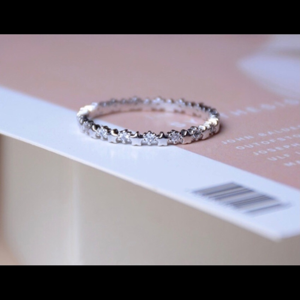 Dainty Star Ring ⭐️ - Picture 2 of 2